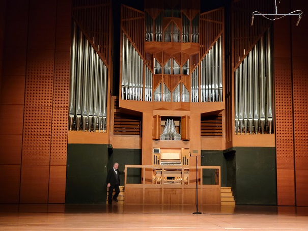 Organist Stephen Tharp